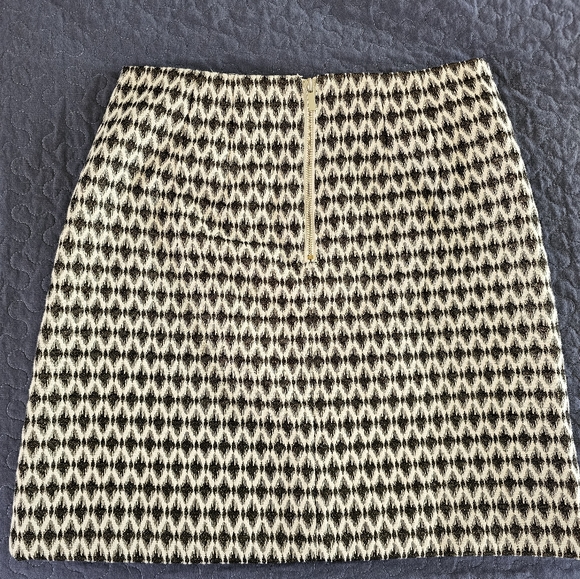 NWT Super Cute Dressy Skirt with gold thread, size 8 - Picture 2 of 5